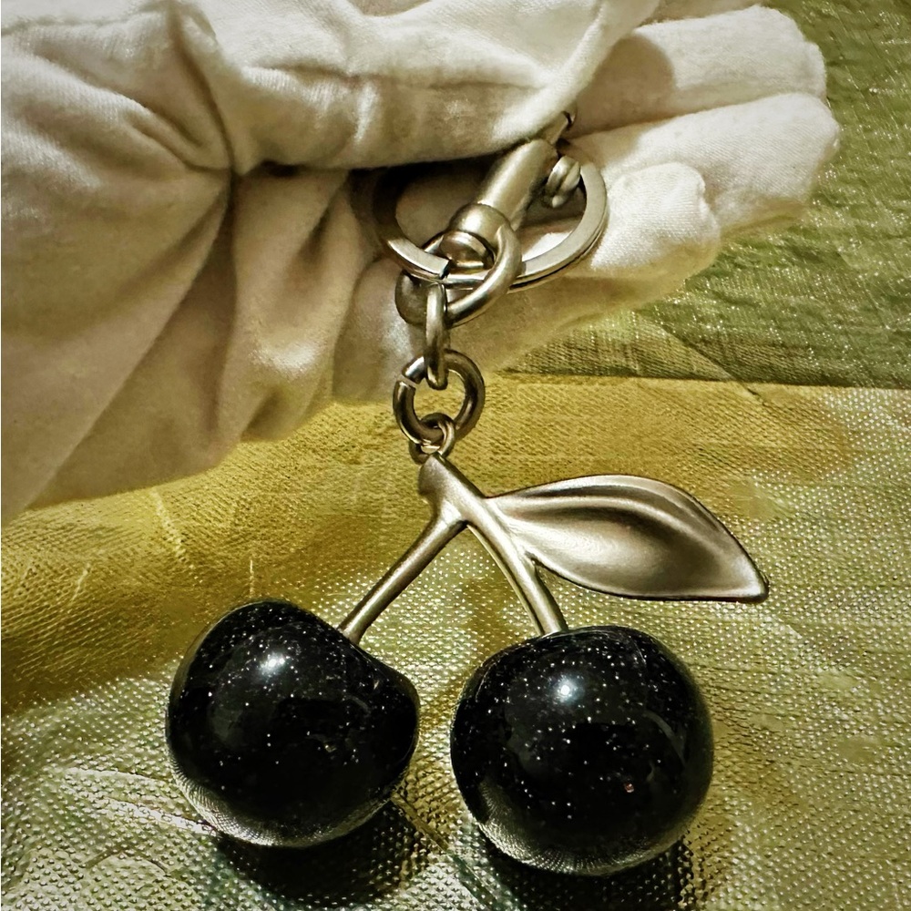 Black Cherry keychain Pendant with silver color - Picture 7 of 8
